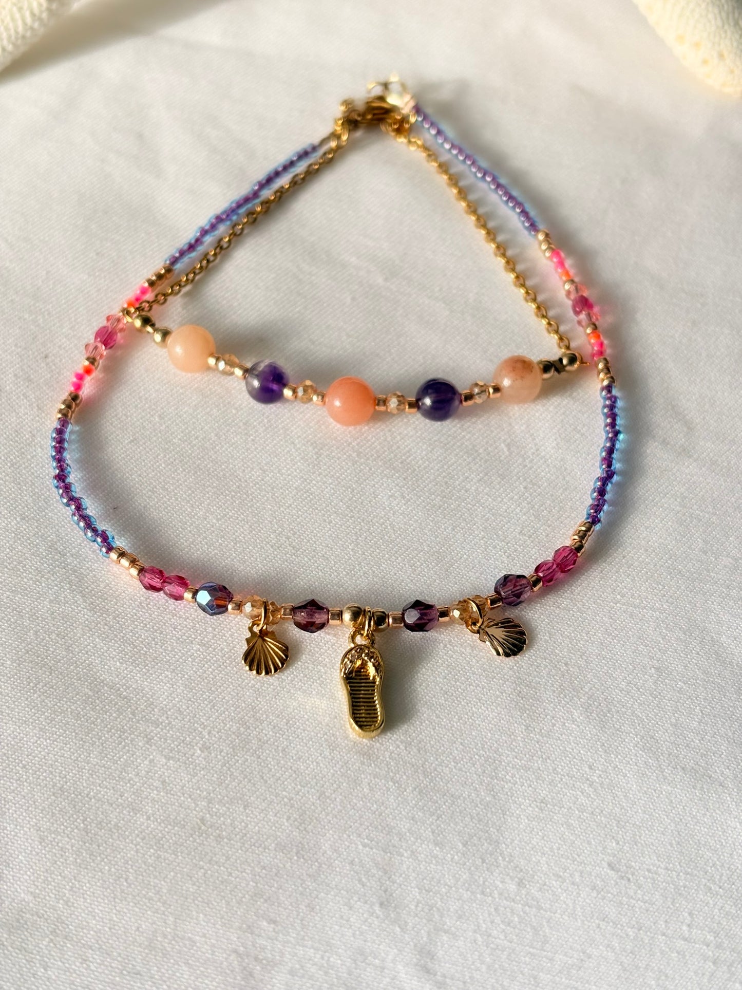 Chaîne de cheville Kalypso – Améthyste & Aventurine rose