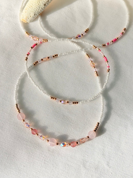 Bijou de taille Malaka – Quartz rose & Quartz fraise
